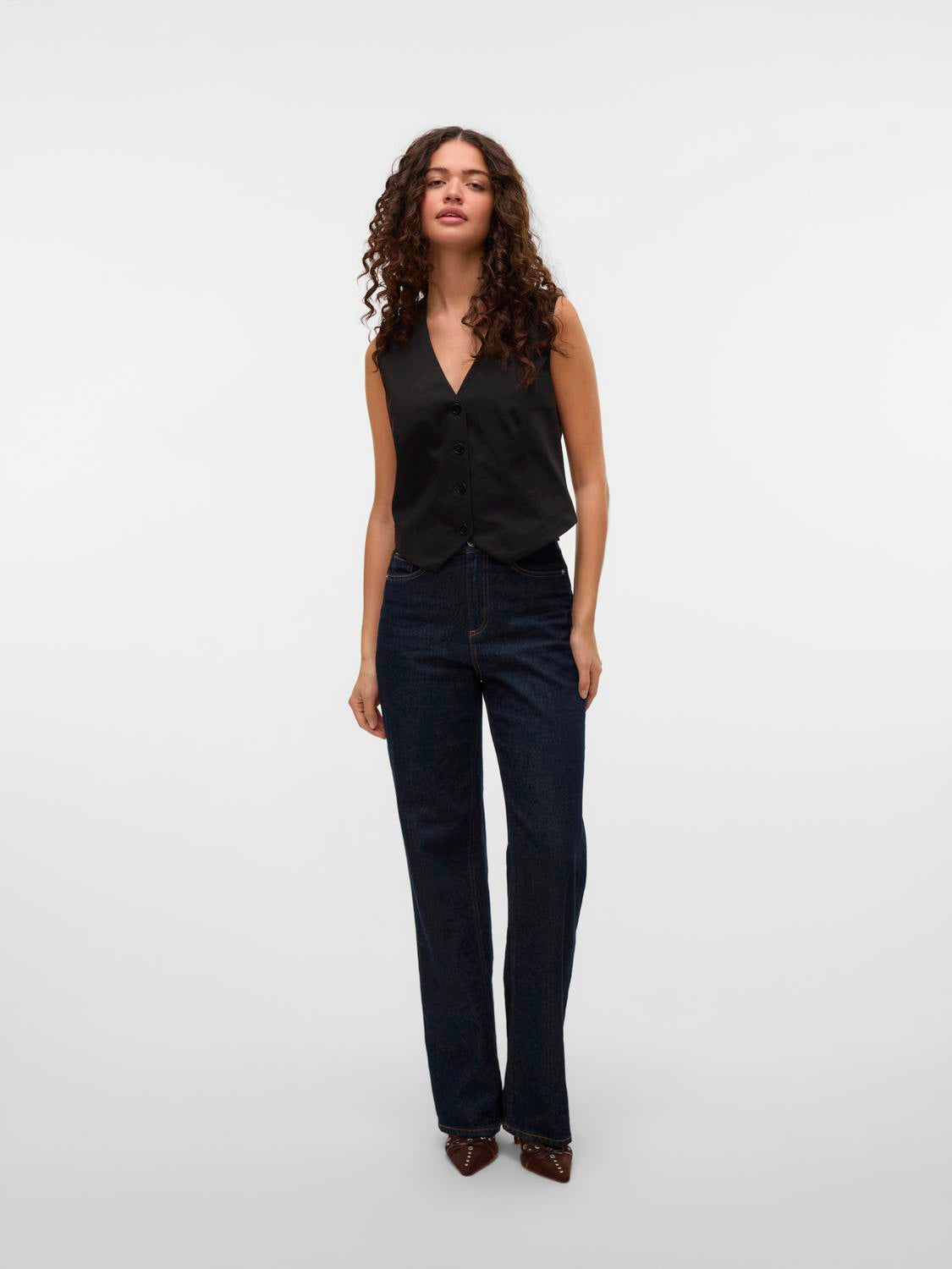 model_shot-front_full